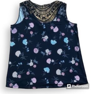 Ari & Clo flower top with crochet style details